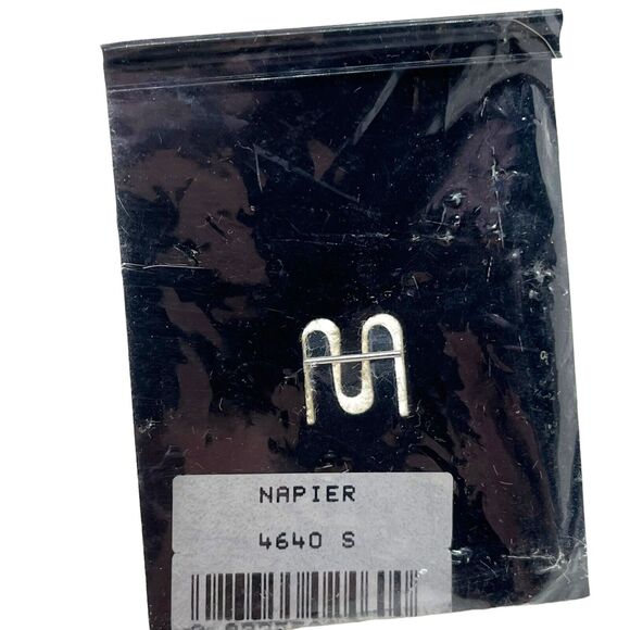 Napier Wreath Pin Brooch Silver Tone Link New on Card Vintage in Original Wrap - Picture 5 of 13